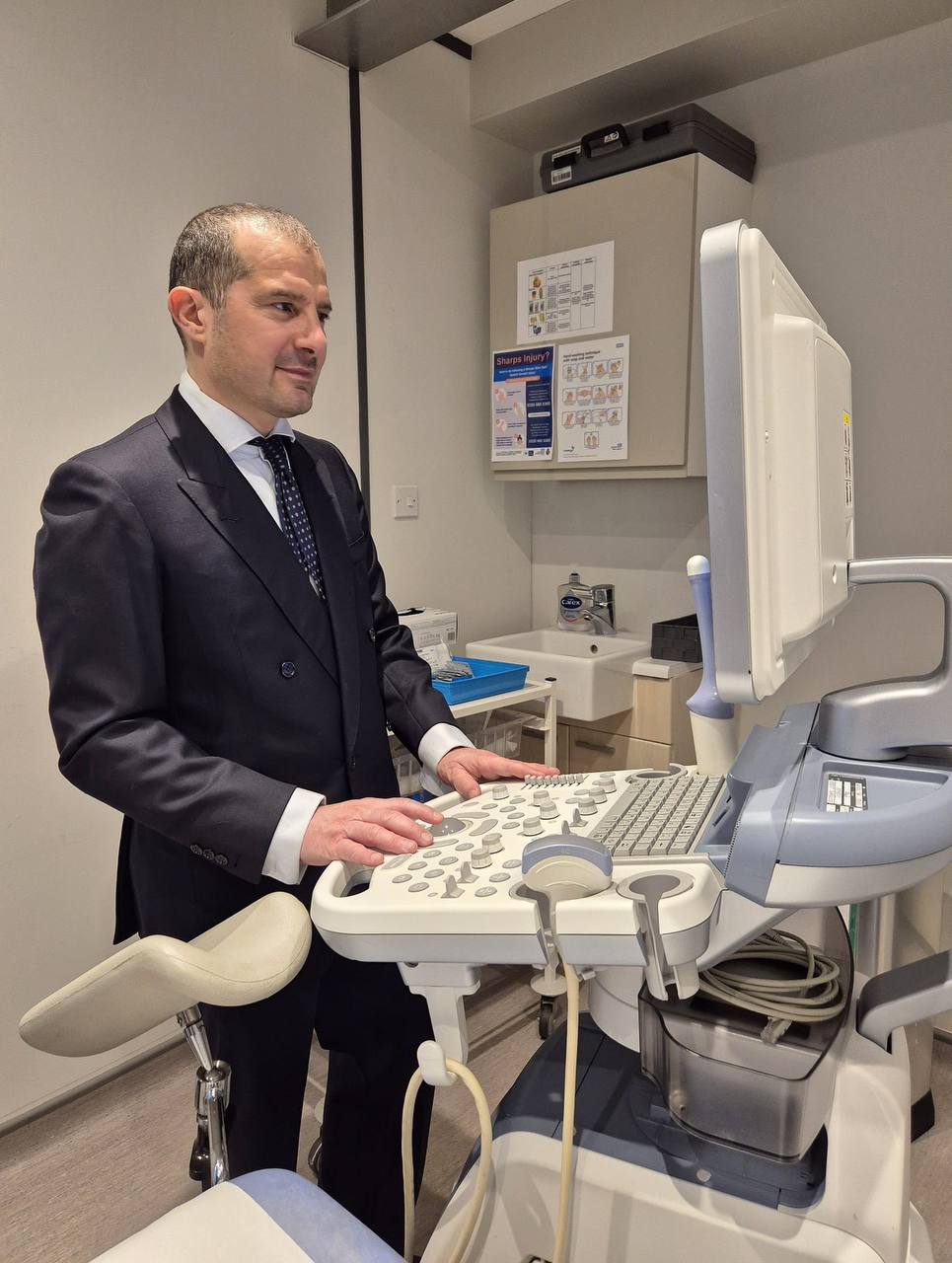 Dr Simone Rofena performing a pelvic ultrasound at VITA Fertility Clinic, London